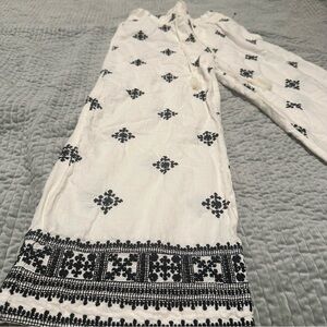 House of Harlow 1960 Cream Pants with Black Pattern